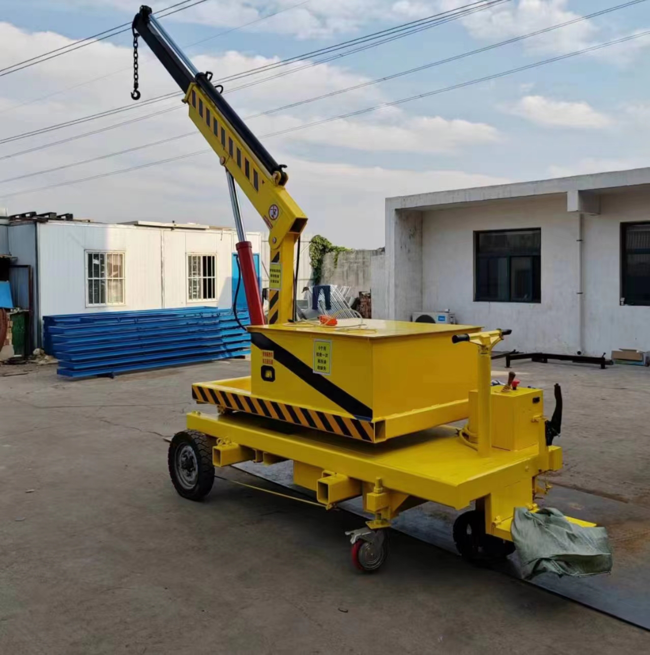 2噸全電動(dòng)移動(dòng)液壓吊機(jī)